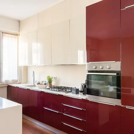 Apartman Rosselli 13 *