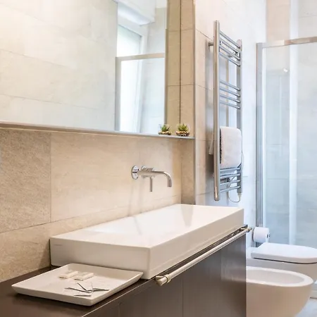 Apartman Rosselli 13 *